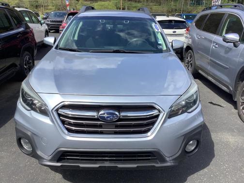 Ice Silver Metallic 2019 Subaru Outback 2.5i Premium