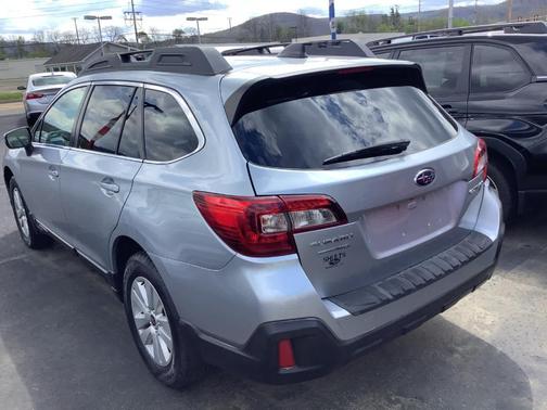 Ice Silver Metallic 2019 Subaru Outback 2.5i Premium