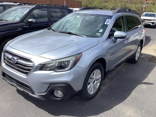 Ice Silver Metallic 2019 Subaru Outback 2.5i Premium
