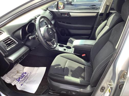 Ice Silver Metallic 2019 Subaru Outback 2.5i Premium