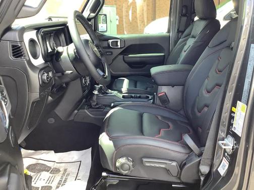Granite Crystal Clearcoat Metallic 2026 Jeep Gladiator Sport