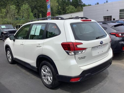 Crystal White Pearl 2024 Subaru Forester