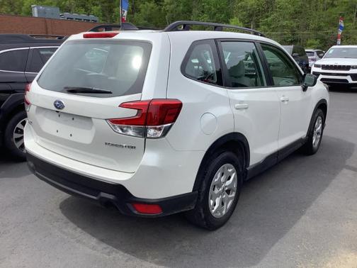 Crystal White Pearl 2024 Subaru Forester