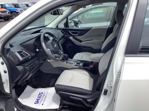 Crystal White Pearl 2024 Subaru Forester