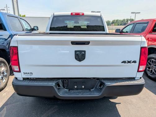 Bright White Clearcoat 2022 RAM 1500 Classic Tradesman