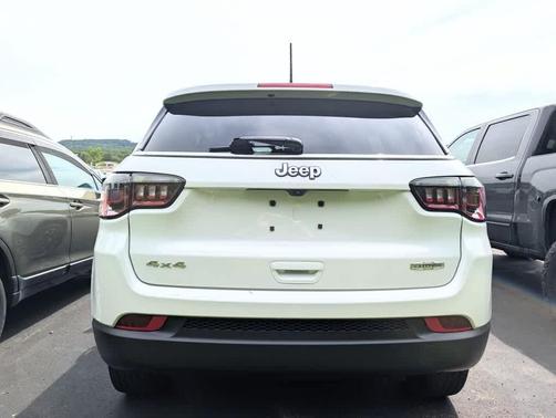 Bright White Clearcoat 2022 Jeep Compass Latitude