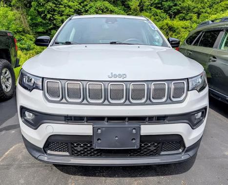 Bright White Clearcoat 2022 Jeep Compass Latitude