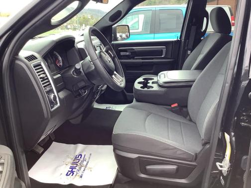 Diamond Black 2022 RAM 1500 Classic SLT