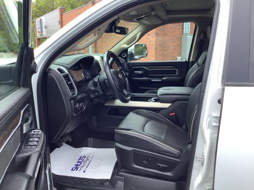 Bright White Clearcoat 2019 RAM 3500 Laramie