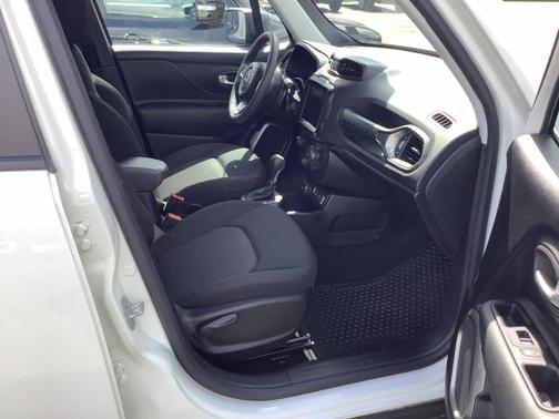 Alpine White Clearcoat 2023 Jeep Renegade Latitude