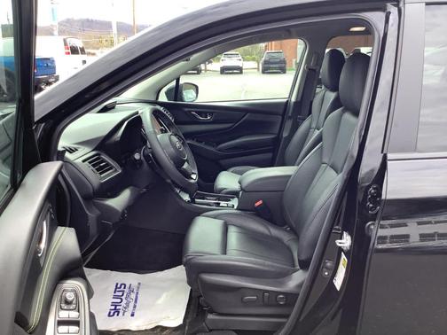 Crystal Black Silica 2025 Subaru Ascent Onyx Edition Touring