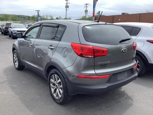 Mineral Silver 2016 Kia Sportage LX