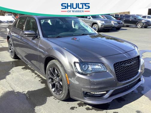 2023 Chrysler 300 Touring L