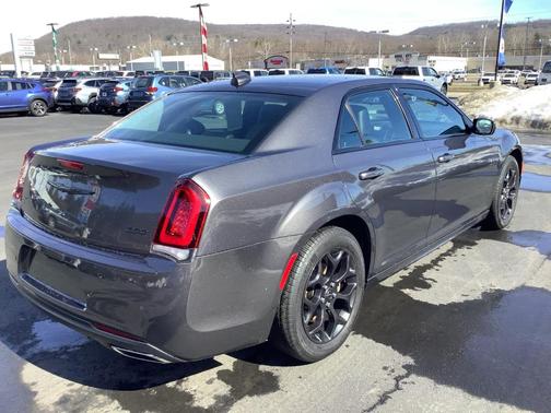 2023 Chrysler 300 Touring L