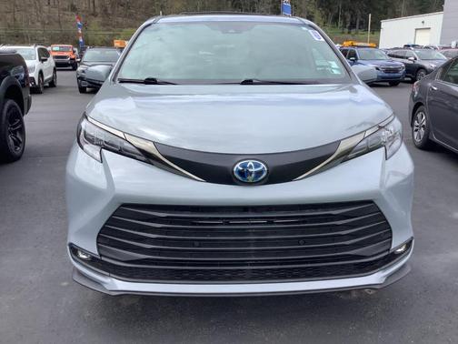 Cement 2023 Toyota Sienna Woodland Edition