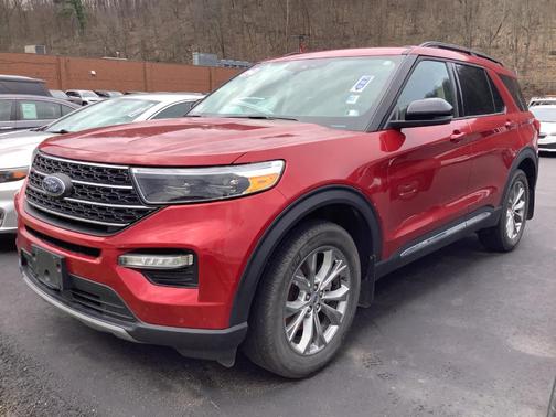 Rapid Red Metallic Tinted Clearcoat 2024 Ford Explorer XLT