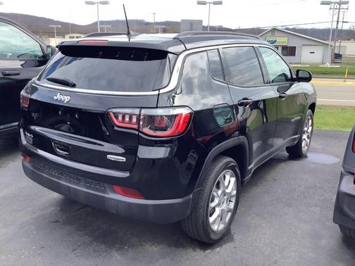 Diamond Black 2024 Jeep Compass Latitude Lux