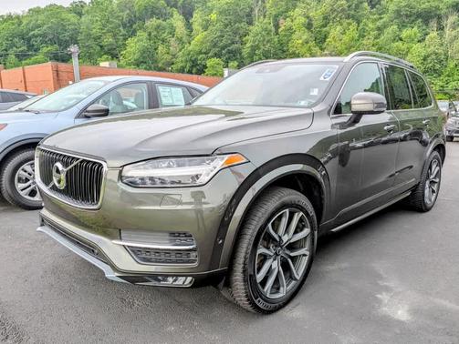 Pine Green 2018 Volvo XC90 T5 Momentum