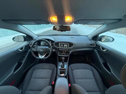 2019 Hyundai IONIQ Plug-In Hybrid Base