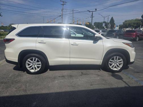 2015 Toyota Highlander LE