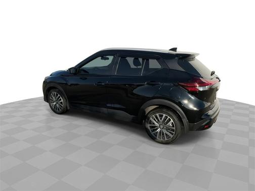 2022 Nissan Kicks SV