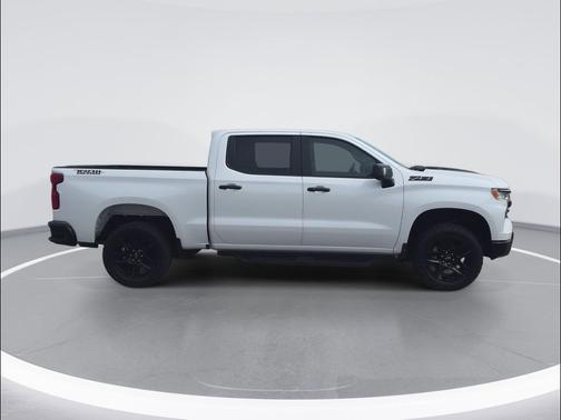 Iridescent Pearl Tricoat 2024 Chevrolet Silverado 1500 LT Trail Boss