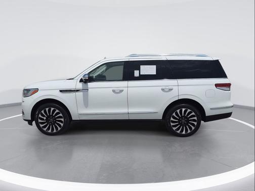 Pristine White Metallic Tri-Coat 2022 Lincoln Navigator Black Label