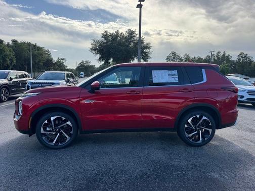 2025 Mitsubishi Outlander PHEV SE