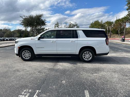 2024 Chevrolet Suburban LT