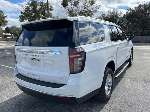 2024 Chevrolet Suburban LT