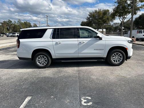 2024 Chevrolet Suburban LT