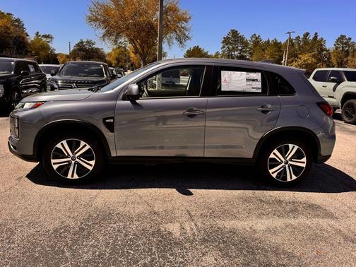 Mercury Gray Metallic 2026 Mitsubishi Outlander Sport 2.0 ES