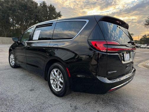 2024 Chrysler Pacifica Touring-L