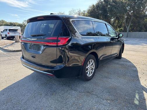 2024 Chrysler Pacifica Touring-L