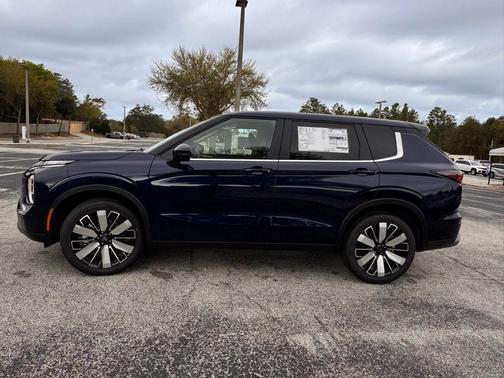Cosmic Blue Metallic 2026 Mitsubishi Outlander SE