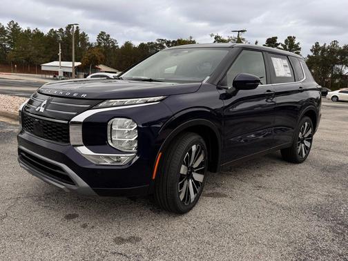 Cosmic Blue Metallic 2026 Mitsubishi Outlander SE