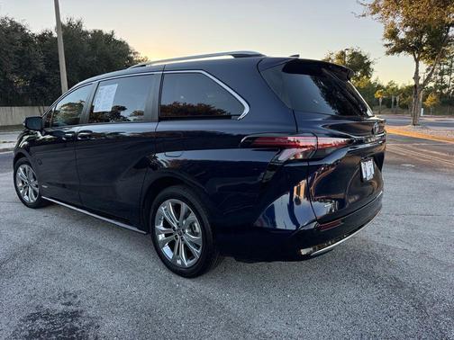 2021 Toyota Sienna 