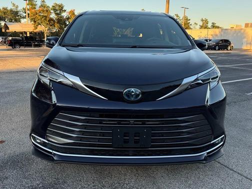 2021 Toyota Sienna 
