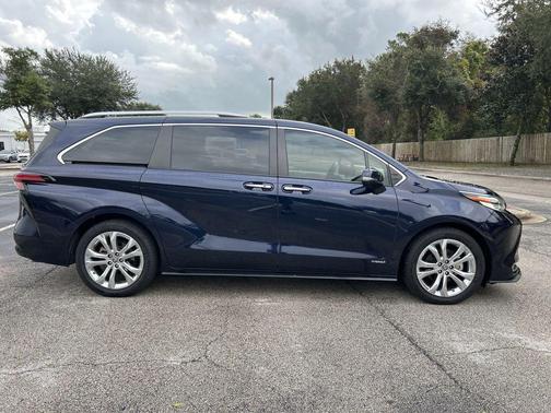 2021 Toyota Sienna