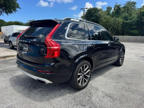 Onyx Black Metallic 2017 Volvo XC90 T6 Momentum