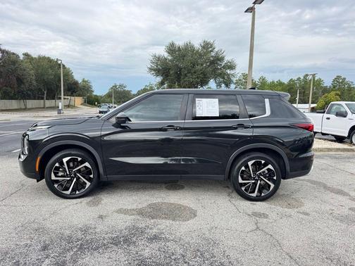 2022 Mitsubishi Outlander SE