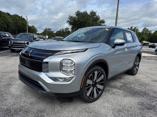 2025 Mitsubishi Outlander SE