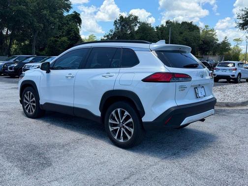 Wind Chill Pearl 2023 Toyota Corolla Cross XLE