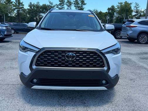 Wind Chill Pearl 2023 Toyota Corolla Cross XLE
