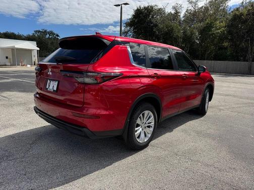 2025 Mitsubishi Outlander ES