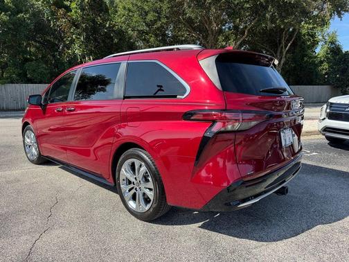2022 Toyota Sienna Platinum 7 Passenger