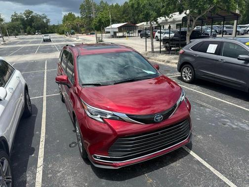 2022 Toyota Sienna Platinum 7 Passenger