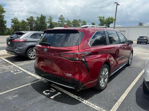2022 Toyota Sienna Platinum 7 Passenger