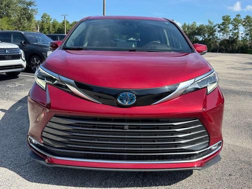 2022 Toyota Sienna Platinum 7 Passenger