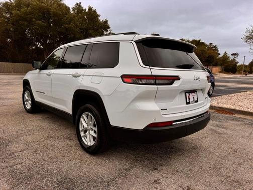 Bright White Clearcoat 2023 Jeep Grand Cherokee L Laredo